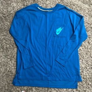 Nike Women’s Long Sleeve Shirt. Size Medium. Teal Blue